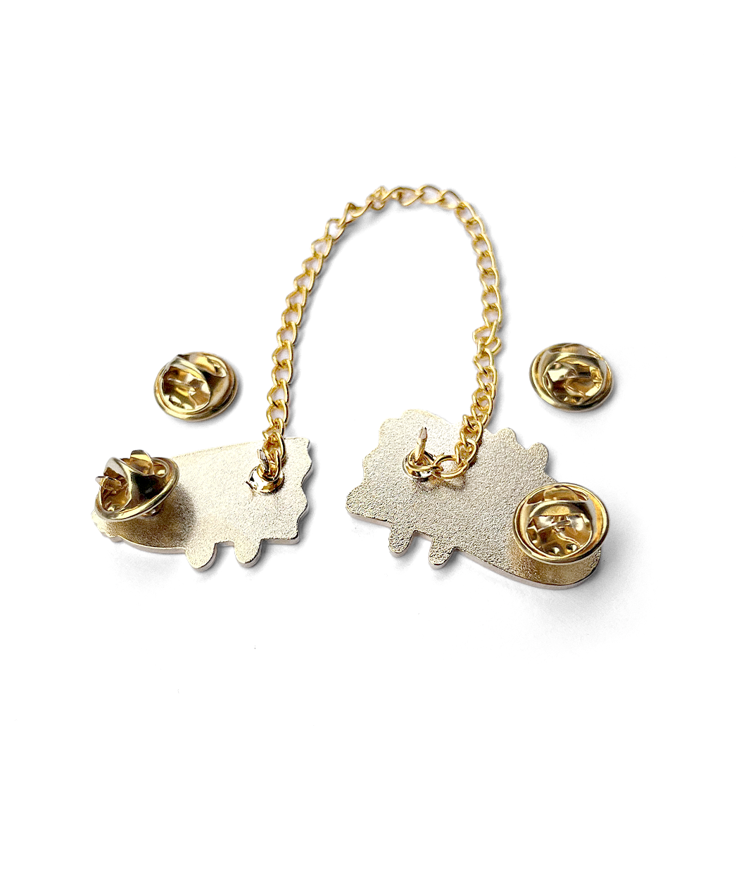 Two pieces of a golden pin that are attached by a gold chain. The front of the pin is the head of Jacob Horse and the other is the back half. From Drawfee.